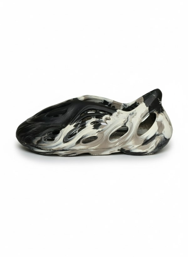 Chaser Clogs - Black & Beige-White